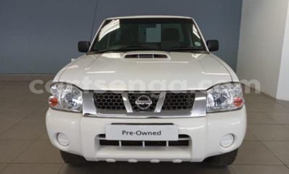 Nunua Ilio tumika Nissan Hardbody White Gari ndani ya Ezulwini nchini Hhohho Nunua Ilio tumika Nissan Hardbody White Gari ndani ya Ezulwini nchini Hhohho