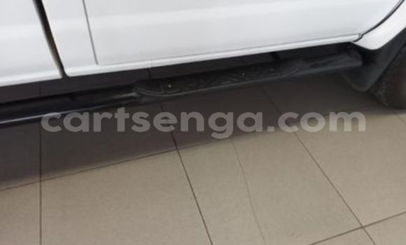 Nunua Ilio tumika Nissan Hardbody White Gari ndani ya Ezulwini nchini Hhohho Nunua Ilio tumika Nissan Hardbody White Gari ndani ya Ezulwini nchini Hhohho