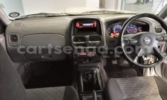 Nunua Ilio tumika Nissan Hardbody White Gari ndani ya Ezulwini nchini Hhohho Nunua Ilio tumika Nissan Hardbody White Gari ndani ya Ezulwini nchini Hhohho