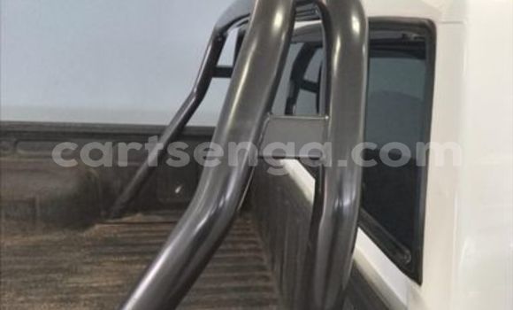 Nunua Ilio tumika Nissan Hardbody White Gari ndani ya Ezulwini nchini Hhohho Nunua Ilio tumika Nissan Hardbody White Gari ndani ya Ezulwini nchini Hhohho