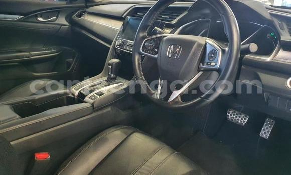 Nunua Ilio tumika Honda Civic White Gari ndani ya Ezulwini nchini Hhohho Nunua Ilio tumika Honda Civic White Gari ndani ya Ezulwini nchini Hhohho