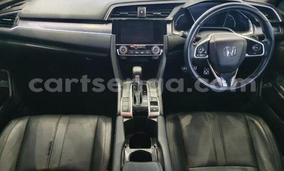 Nunua Ilio tumika Honda Civic White Gari ndani ya Ezulwini nchini Hhohho Nunua Ilio tumika Honda Civic White Gari ndani ya Ezulwini nchini Hhohho