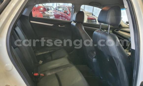 Nunua Ilio tumika Honda Civic White Gari ndani ya Ezulwini nchini Hhohho Nunua Ilio tumika Honda Civic White Gari ndani ya Ezulwini nchini Hhohho