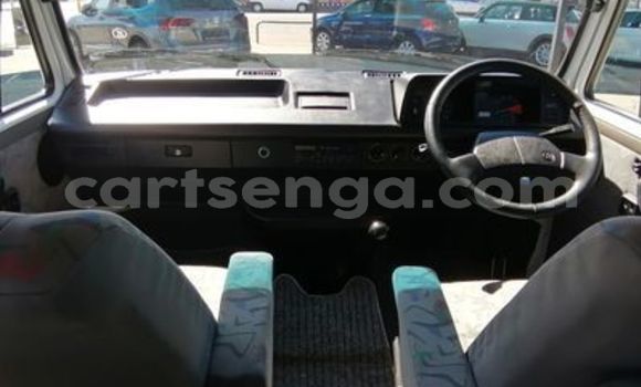 Nunua Ilio tumika Volkswagen Caravelle White Gari ndani ya Ezulwini nchini Hhohho Nunua Ilio tumika Volkswagen Caravelle White Gari ndani ya Ezulwini nchini Hhohho