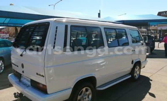 Nunua Ilio tumika Volkswagen Caravelle White Gari ndani ya Ezulwini nchini Hhohho Nunua Ilio tumika Volkswagen Caravelle White Gari ndani ya Ezulwini nchini Hhohho