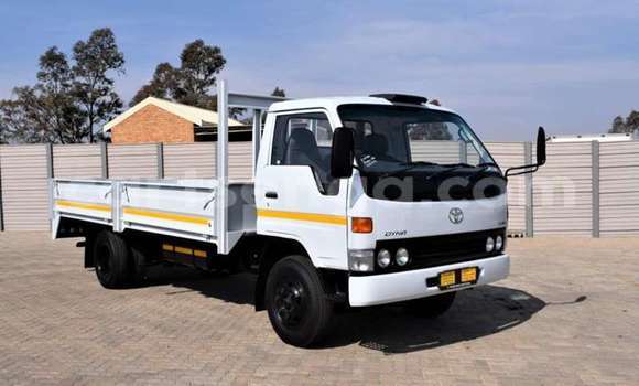 Nunua Ilio tumika Toyota Dyna White Gari ndani ya Ezulwini nchini Hhohho Nunua Ilio tumika Toyota Dyna White Gari ndani ya Ezulwini nchini Hhohho