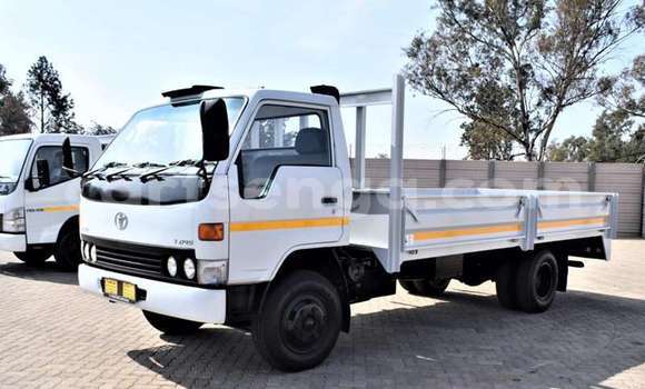 Nunua Ilio tumika Toyota Dyna White Gari ndani ya Ezulwini nchini Hhohho Nunua Ilio tumika Toyota Dyna White Gari ndani ya Ezulwini nchini Hhohho