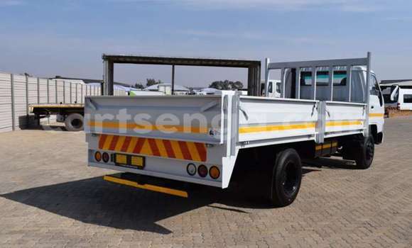 Nunua Ilio tumika Toyota Dyna White Gari ndani ya Ezulwini nchini Hhohho Nunua Ilio tumika Toyota Dyna White Gari ndani ya Ezulwini nchini Hhohho