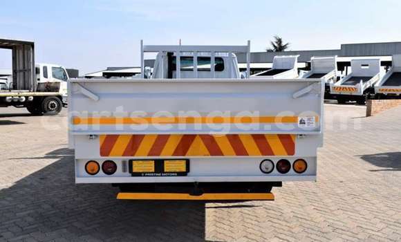 Nunua Ilio tumika Toyota Dyna White Gari ndani ya Ezulwini nchini Hhohho Nunua Ilio tumika Toyota Dyna White Gari ndani ya Ezulwini nchini Hhohho