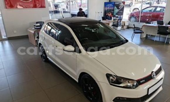 Nunua Ilio tumika Volkswagen Polo White Gari ndani ya Ezulwini nchini Hhohho Nunua Ilio tumika Volkswagen Polo White Gari ndani ya Ezulwini nchini Hhohho