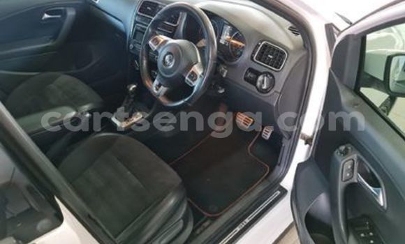 Nunua Ilio tumika Volkswagen Polo White Gari ndani ya Ezulwini nchini Hhohho Nunua Ilio tumika Volkswagen Polo White Gari ndani ya Ezulwini nchini Hhohho