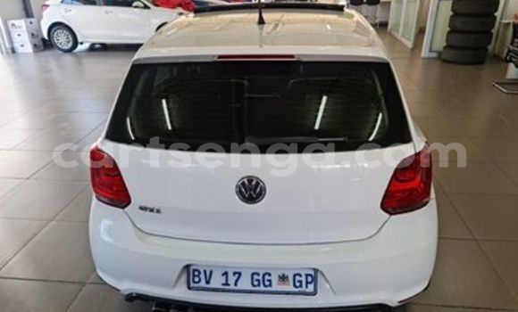 Nunua Ilio tumika Volkswagen Polo White Gari ndani ya Ezulwini nchini Hhohho Nunua Ilio tumika Volkswagen Polo White Gari ndani ya Ezulwini nchini Hhohho