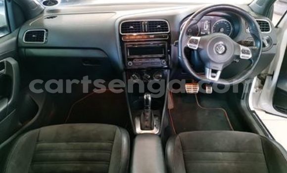 Nunua Ilio tumika Volkswagen Polo White Gari ndani ya Ezulwini nchini Hhohho Nunua Ilio tumika Volkswagen Polo White Gari ndani ya Ezulwini nchini Hhohho