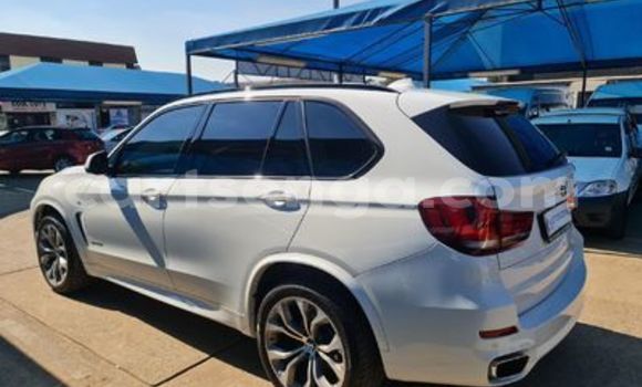 Nunua Ilio tumika BMW M5 White Gari ndani ya Ezulwini nchini Hhohho Nunua Ilio tumika BMW M5 White Gari ndani ya Ezulwini nchini Hhohho