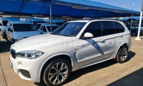 Nunua Ilio tumika BMW M5 White Gari ndani ya Ezulwini nchini Hhohho Nunua Ilio tumika BMW M5 White Gari ndani ya Ezulwini nchini Hhohho