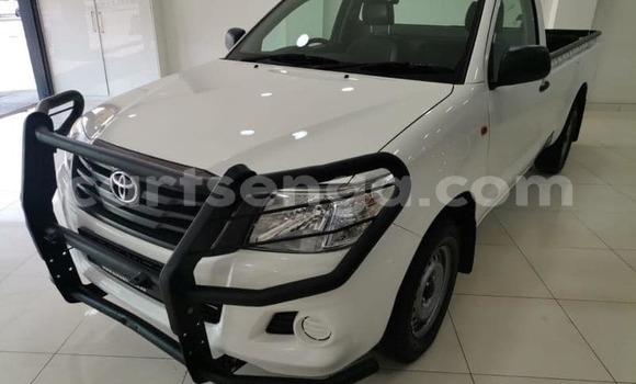 Buy Used Toyota Hilux Beige Car in Piggs Peak in Hhohho Buy Used Toyota Hilux Beige Car in Piggs Peak in Hhohho