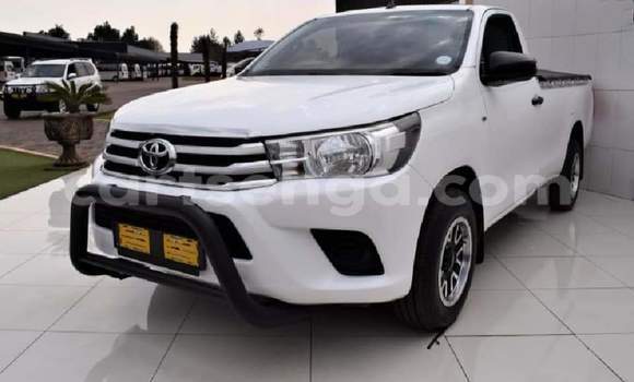 Nunua Ilio tumika Toyota Hilux White Gari ndani ya Big Bend nchini Wilaya ya Lubombo