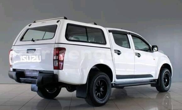 Buy Used Isuzu D-max Cab4 White Car in Mbabane in Manzini Buy Used Isuzu D-max Cab4 White Car in Mbabane in Manzini