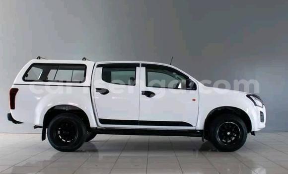 Buy Used Isuzu D-max Cab4 White Car in Mbabane in Manzini Buy Used Isuzu D-max Cab4 White Car in Mbabane in Manzini
