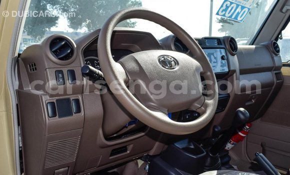 Nunua Imported Toyota Land Cruiser Beige Gari ndani ya Import - Dubai nchini Hhohho Nunua Imported Toyota Land Cruiser Beige Gari ndani ya Import - Dubai nchini Hhohho