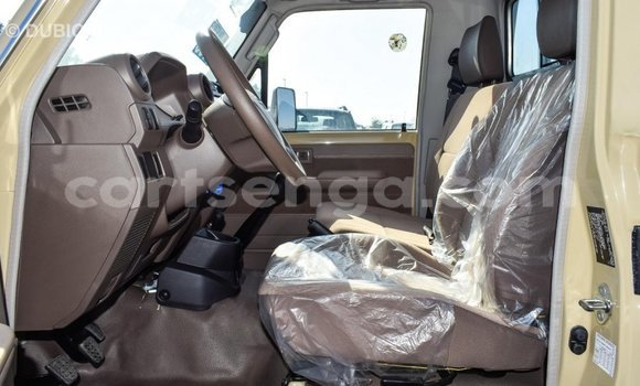 Nunua Imported Toyota Land Cruiser Beige Gari ndani ya Import - Dubai nchini Hhohho Nunua Imported Toyota Land Cruiser Beige Gari ndani ya Import - Dubai nchini Hhohho