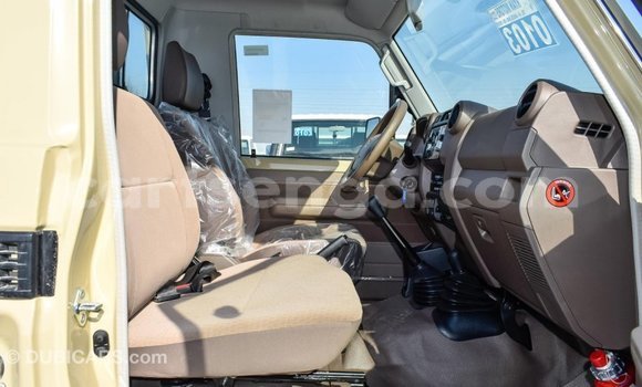 Nunua Imported Toyota Land Cruiser Beige Gari ndani ya Import - Dubai nchini Hhohho Nunua Imported Toyota Land Cruiser Beige Gari ndani ya Import - Dubai nchini Hhohho