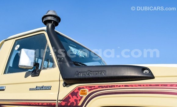 Nunua Imported Toyota Land Cruiser Beige Gari ndani ya Import - Dubai nchini Hhohho Nunua Imported Toyota Land Cruiser Beige Gari ndani ya Import - Dubai nchini Hhohho