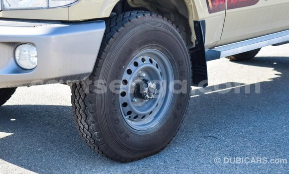 Nunua Imported Toyota Land Cruiser Beige Gari ndani ya Import - Dubai nchini Hhohho Nunua Imported Toyota Land Cruiser Beige Gari ndani ya Import - Dubai nchini Hhohho