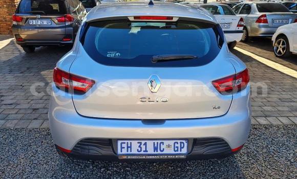 Nunua Ilio tumika Renault Clio Silver Gari ndani ya Ezulwini nchini Hhohho Nunua Ilio tumika Renault Clio Silver Gari ndani ya Ezulwini nchini Hhohho
