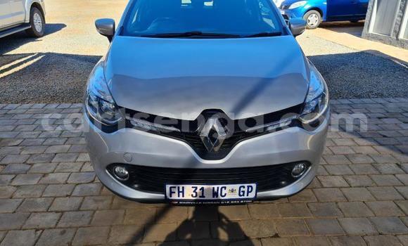 Nunua Ilio tumika Renault Clio Silver Gari ndani ya Ezulwini nchini Hhohho Nunua Ilio tumika Renault Clio Silver Gari ndani ya Ezulwini nchini Hhohho