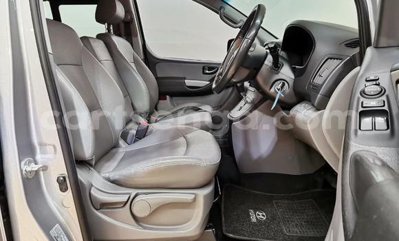 Acheter Occasion Voiture Hyundai H1 Gris à Mbabane, Manzini Acheter Occasion Voiture Hyundai H1 Gris à Mbabane, Manzini