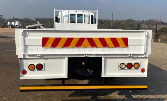 Nunua Ilio tumika Isuzu FTR 850 White Lori ndani ya Ezulwini nchini Hhohho Nunua Ilio tumika Isuzu FTR 850 White Lori ndani ya Ezulwini nchini Hhohho