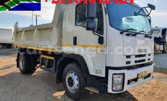 Nunua Ilio tumika Isuzu FTR 850 White Lori ndani ya Mbabane nchini Manzini Nunua Ilio tumika Isuzu FTR 850 White Lori ndani ya Mbabane nchini Manzini