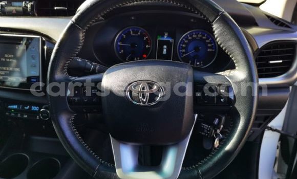 Nunua Ilio tumika Toyota Hilux White Gari ndani ya Mbabane nchini Manzini Nunua Ilio tumika Toyota Hilux White Gari ndani ya Mbabane nchini Manzini