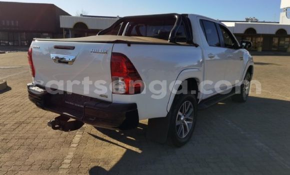 Nunua Ilio tumika Toyota Hilux White Gari ndani ya Mbabane nchini Manzini Nunua Ilio tumika Toyota Hilux White Gari ndani ya Mbabane nchini Manzini