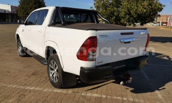 Nunua Ilio tumika Toyota Hilux White Gari ndani ya Mbabane nchini Manzini Nunua Ilio tumika Toyota Hilux White Gari ndani ya Mbabane nchini Manzini