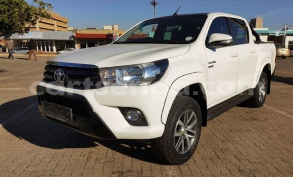 Nunua Ilio tumika Toyota Hilux White Gari ndani ya Mbabane nchini Manzini Nunua Ilio tumika Toyota Hilux White Gari ndani ya Mbabane nchini Manzini