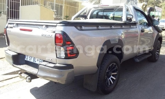 Nunua Ilio tumika Toyota Hilux Brown Gari ndani ya Big Bend nchini Wilaya ya Lubombo Nunua Ilio tumika Toyota Hilux Brown Gari ndani ya Big Bend nchini Wilaya ya Lubombo