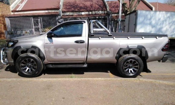 Nunua Ilio tumika Toyota Hilux Brown Gari ndani ya Big Bend nchini Wilaya ya Lubombo Nunua Ilio tumika Toyota Hilux Brown Gari ndani ya Big Bend nchini Wilaya ya Lubombo