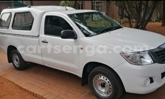 Nunua Ilio tumika Toyota Hilux White Gari ndani ya Big Bend nchini Lubombo Nunua Ilio tumika Toyota Hilux White Gari ndani ya Big Bend nchini Lubombo