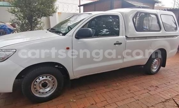 Nunua Ilio tumika Toyota Hilux White Gari ndani ya Big Bend nchini Lubombo Nunua Ilio tumika Toyota Hilux White Gari ndani ya Big Bend nchini Lubombo