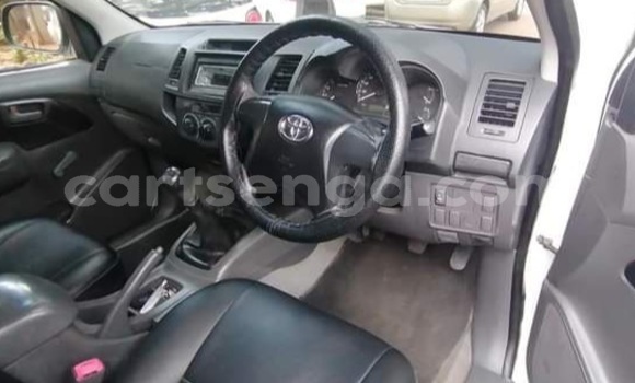 Nunua Ilio tumika Toyota Hilux White Gari ndani ya Big Bend nchini Lubombo Nunua Ilio tumika Toyota Hilux White Gari ndani ya Big Bend nchini Lubombo
