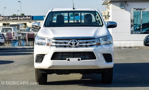 Nunua Imported Toyota Hilux White Gari ndani ya Import - Dubai nchini Hhohho Nunua Imported Toyota Hilux White Gari ndani ya Import - Dubai nchini Hhohho