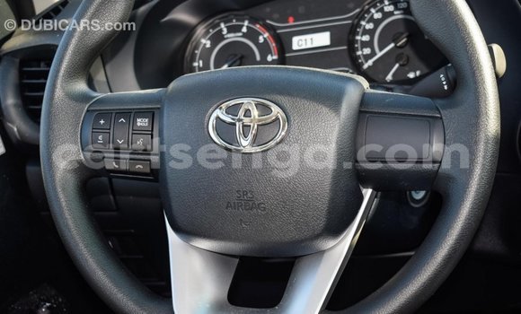 Nunua Imported Toyota Hilux White Gari ndani ya Import - Dubai nchini Hhohho Nunua Imported Toyota Hilux White Gari ndani ya Import - Dubai nchini Hhohho
