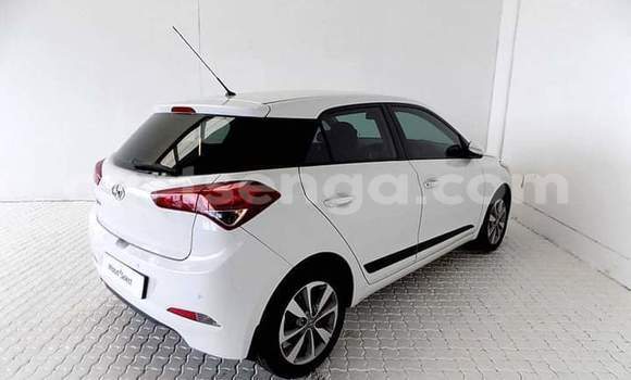Nunua Ilio tumika Hyundai i20 White Gari ndani ya Ezulwini nchini Hhohho Nunua Ilio tumika Hyundai i20 White Gari ndani ya Ezulwini nchini Hhohho