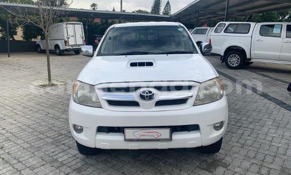 Buy Used Toyota Hilux White Car in Hlatikulu in Shiselweni District Buy Used Toyota Hilux White Car in Hlatikulu in Shiselweni District