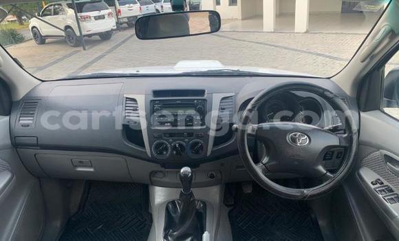 Buy Used Toyota Hilux White Car in Hlatikulu in Shiselweni District Buy Used Toyota Hilux White Car in Hlatikulu in Shiselweni District
