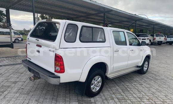 Buy Used Toyota Hilux White Car in Hlatikulu in Shiselweni District Buy Used Toyota Hilux White Car in Hlatikulu in Shiselweni District