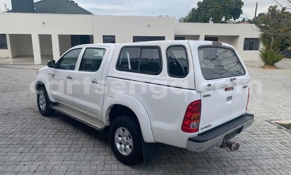 Buy Used Toyota Hilux White Car in Hlatikulu in Shiselweni District Buy Used Toyota Hilux White Car in Hlatikulu in Shiselweni District