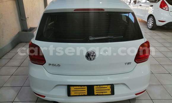 Nunua Ilio tumika Volkswagen Polo White Gari ndani ya Ezulwini nchini Hhohho Nunua Ilio tumika Volkswagen Polo White Gari ndani ya Ezulwini nchini Hhohho